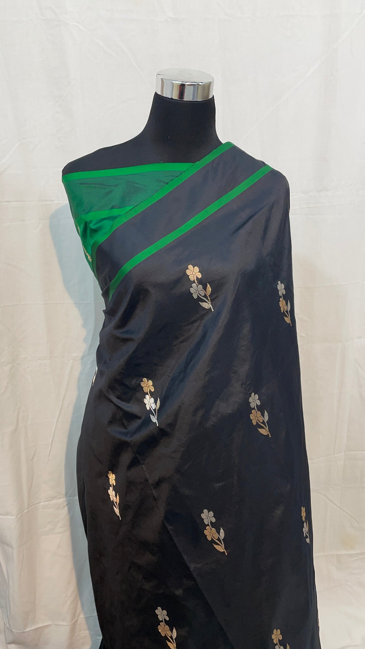Elegant Black Handloom Saree with Zari Floral Motifs & Green Border & Blouse